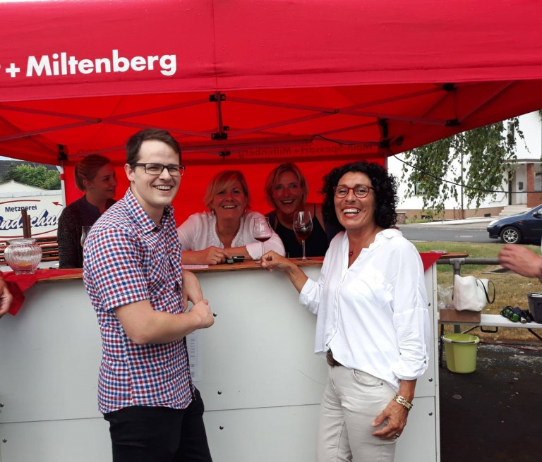 Jörg Pischinger und Helga Raab-Wasse auf dem Roten Schoppenfest in Dorfprozelten
